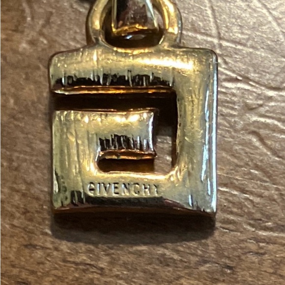 Dainty Blingy Crystal Gold Tone Givenchy G Logo Box Chain Pendant Necklace 16” - Picture 5 of 9